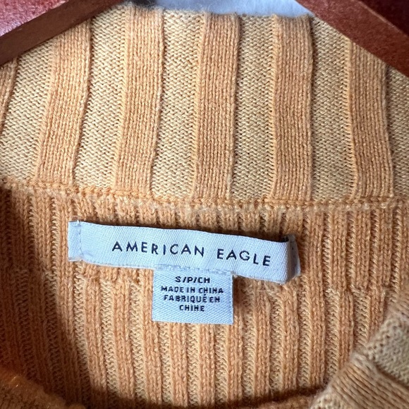 AMERICAN EAGLE YELLOW SWEATER C14 - Picture 4 of 4